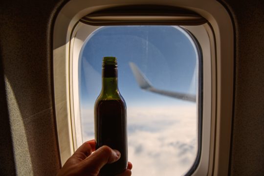 Como empacar botellas de vino para viajar en avión Como empacar botellas de vino para viajar en avión