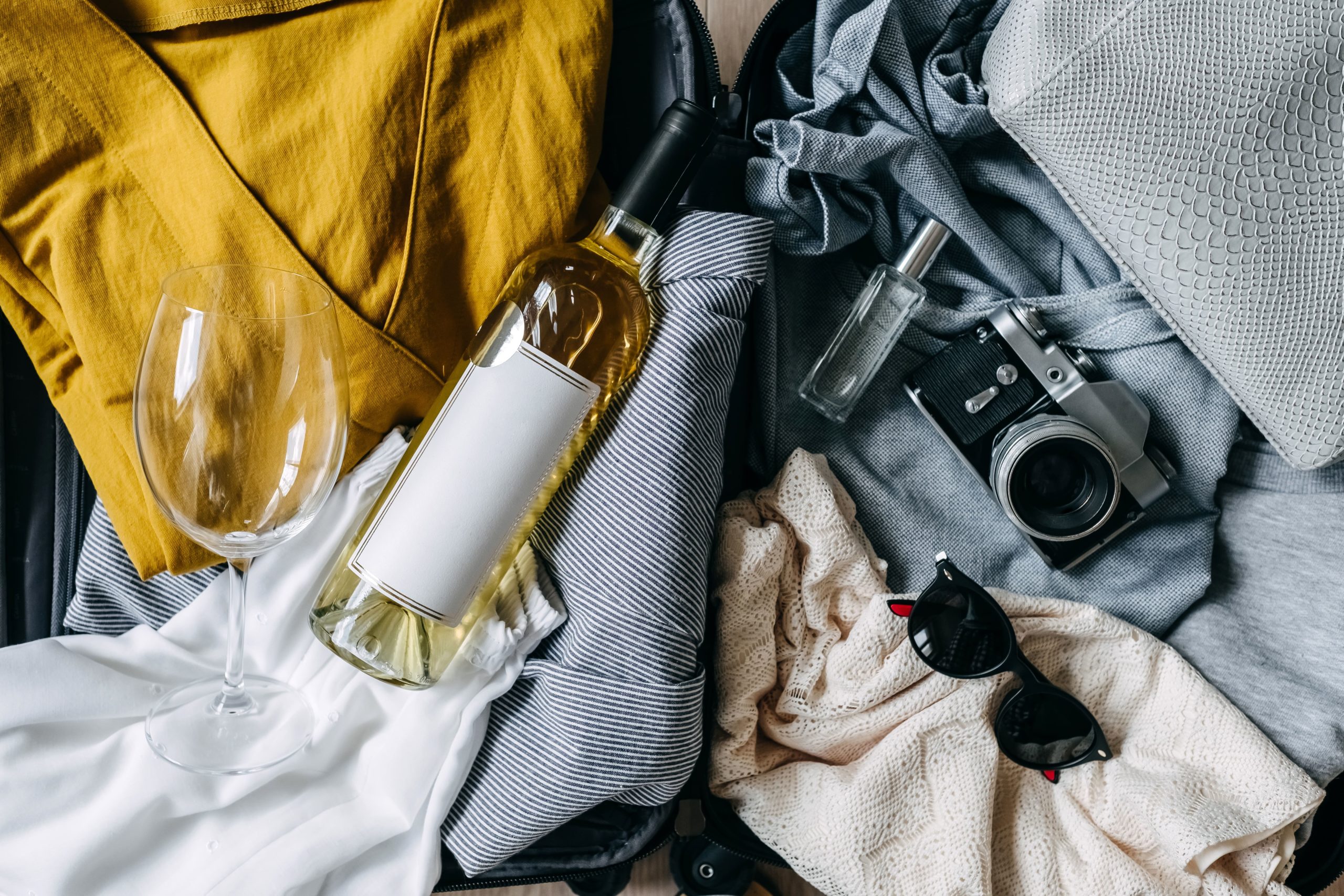 Como empacar botellas de vino para viajar en avión